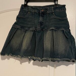 ROMWE Dark Blue Denim Pleated Mini Skirt Size: S